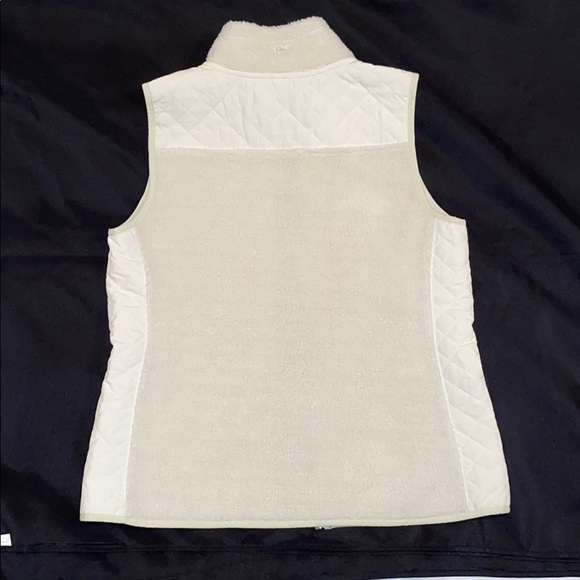 Vineyard Vines Women’s Seaview Sherpa Vest - Picture 2 of 3